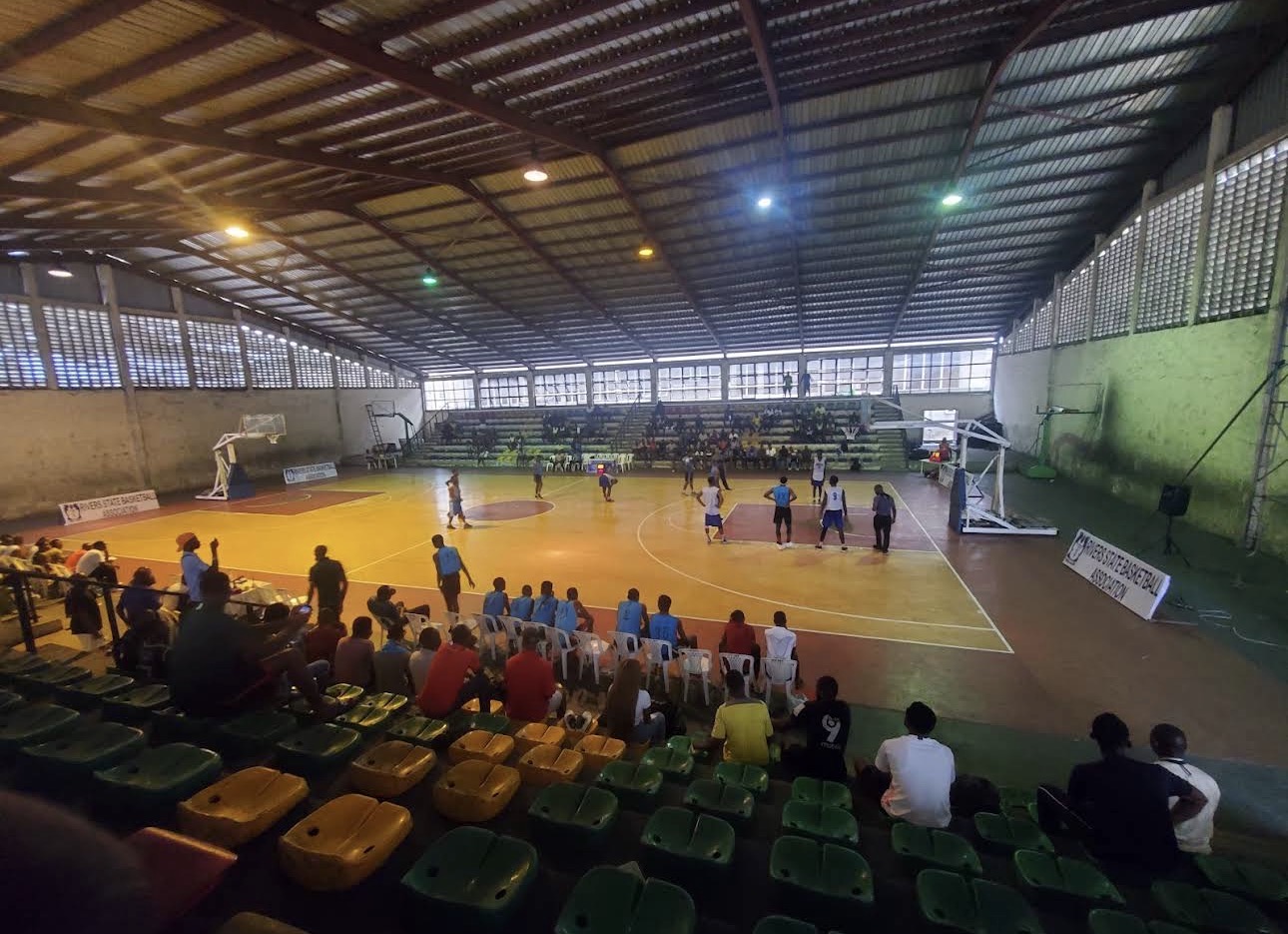 Monaliza Tennis Club seating